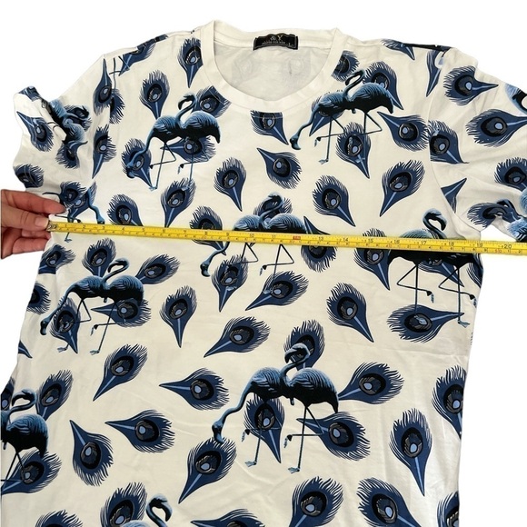 Classy T shirt for men with peacock and flamingo print - Picture 8 of 9